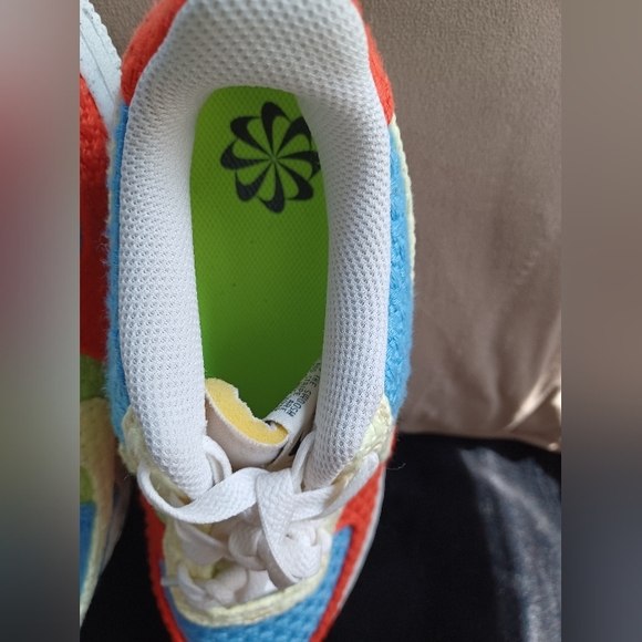 Nike Air Force 1 LV8 Kids size: 5Y multicolor. - Picture 10 of 10